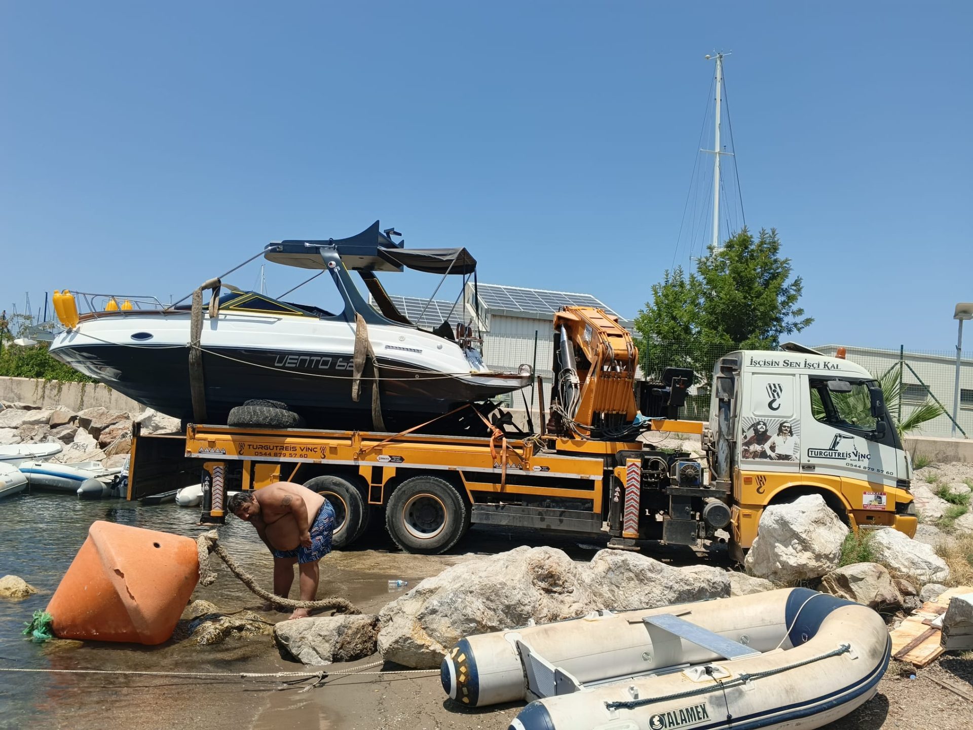 Vento 62 Teknesinin Taşımalı Vinç ile Nakliyesi