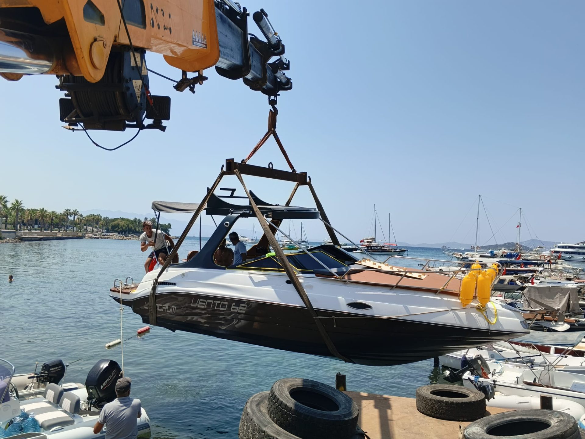 Turgutreis Marina'da Tekne İndirme Operasyonu